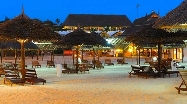 Spiaggia alle luci della sera
